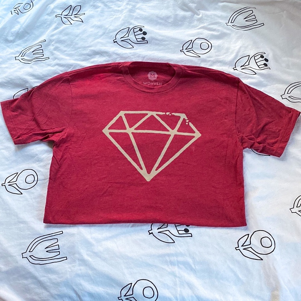 Wohven red tshirt